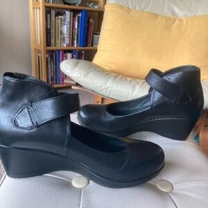 Dansko MaryJanes size 38. Bought from this site but never wore . Very cute!
